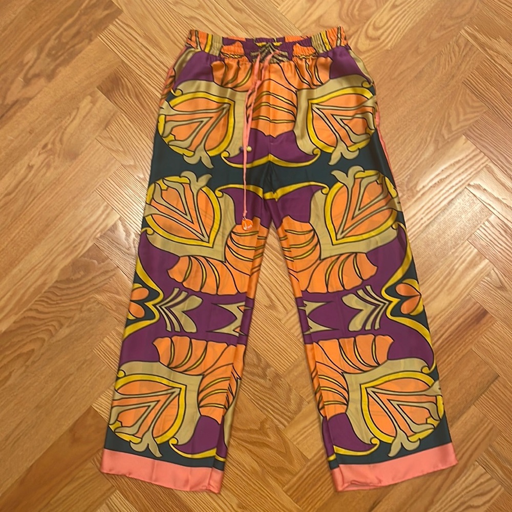 Worn once, like new! Pajama-style “Pucci” print pants from Zara, size S.